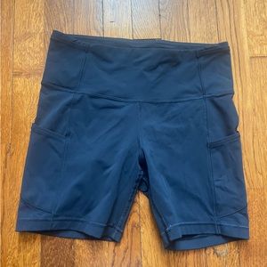 Lululemon Fast and Free Shorts 6 inch Size 8- Navy